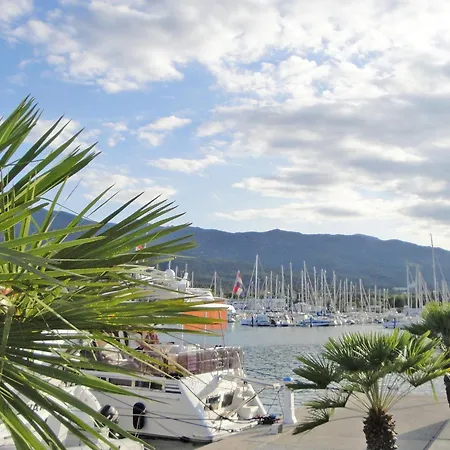 Apartman Le By Interhome